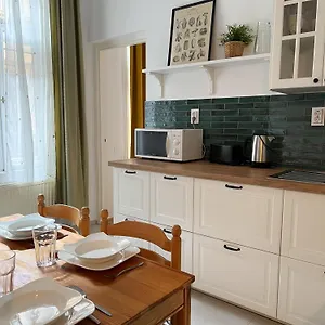  Apartman Large In